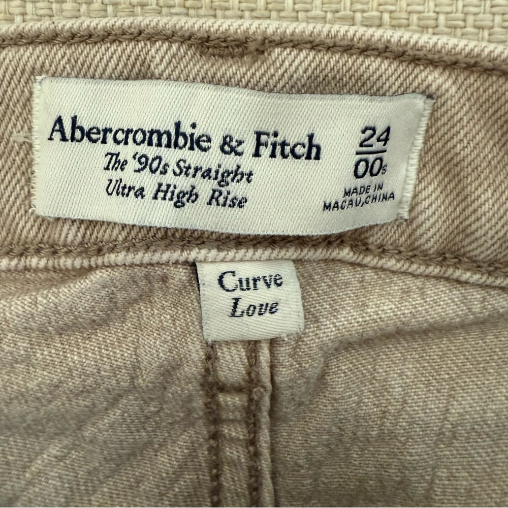 Abercrombie & Fitch Straight Leg Jeans in Light Beige - Picture 8 of 9
